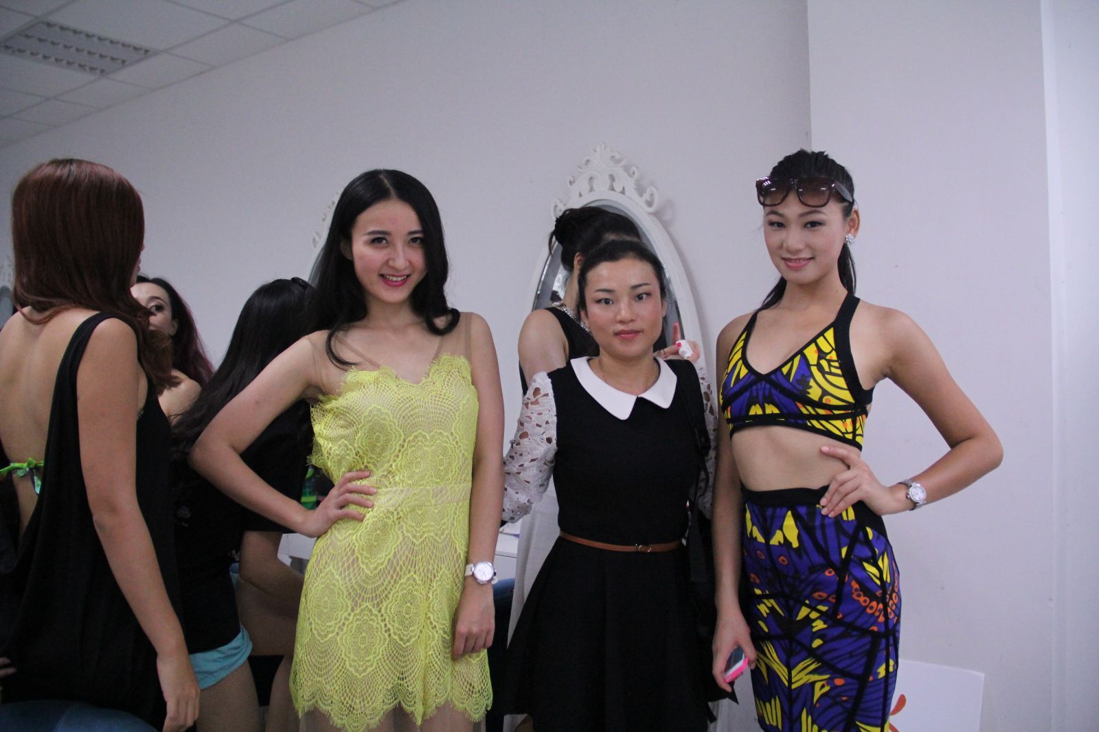 新时代学校携世界潜水小姐助阵深圳大鹏杯帆船赛