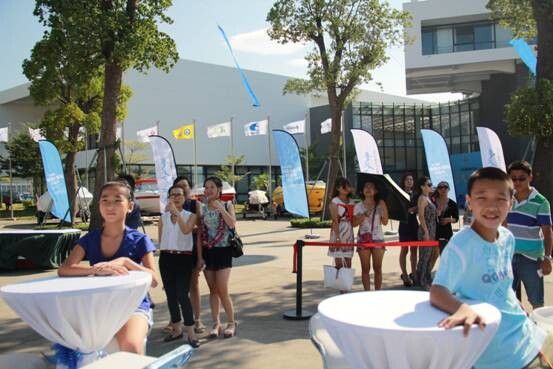 新时代学校携世界潜水小姐助阵深圳大鹏杯帆船赛