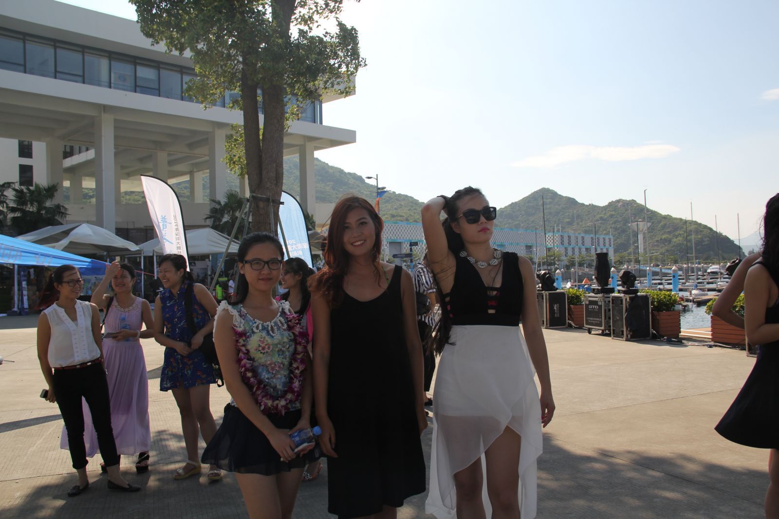 新时代学校携世界潜水小姐助阵深圳大鹏杯帆船赛