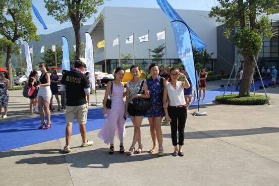 新时代学校携世界潜水小姐助阵深圳大鹏杯帆船赛