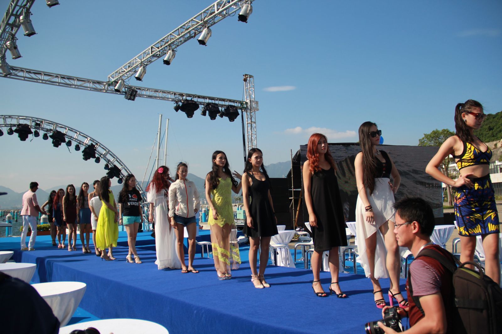 新时代学校携世界潜水小姐助阵深圳大鹏杯帆船赛