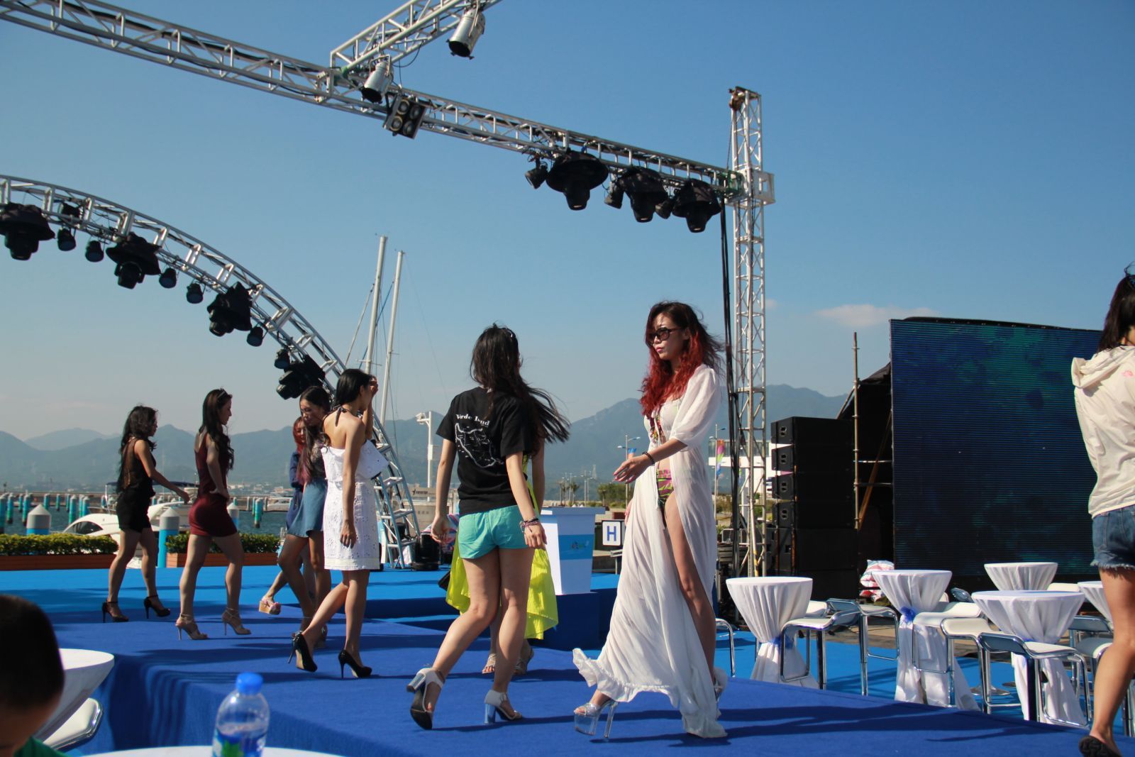 新时代学校携世界潜水小姐助阵深圳大鹏杯帆船赛