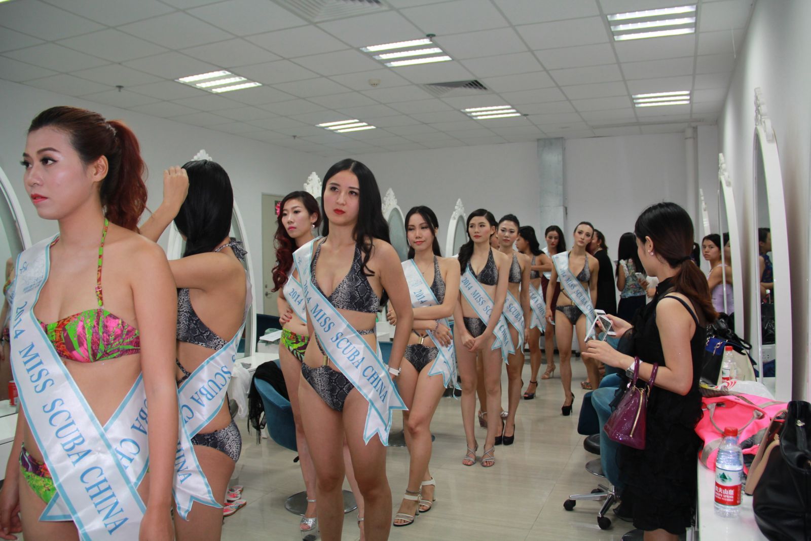 新时代学校携世界潜水小姐助阵深圳大鹏杯帆船赛